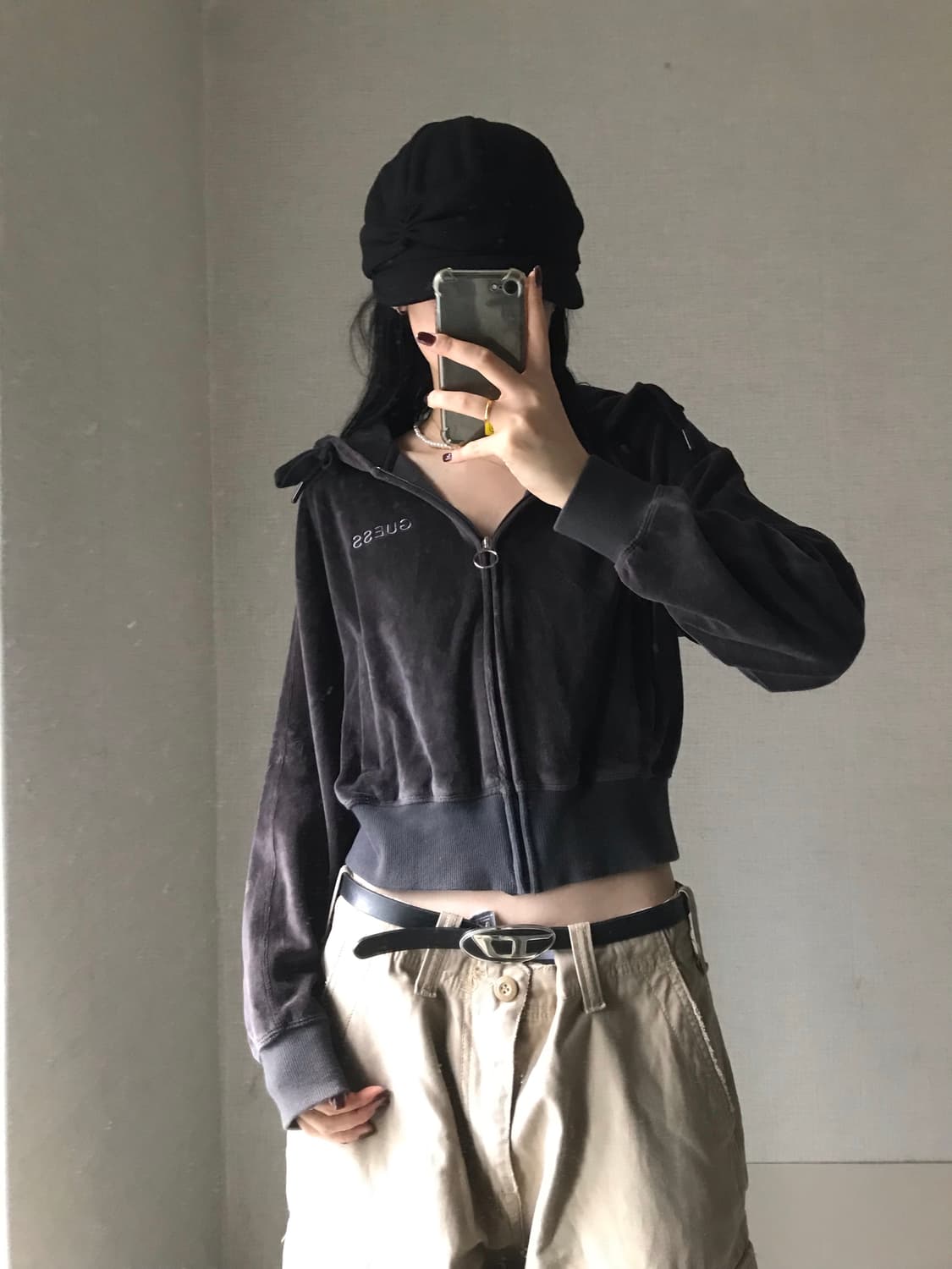 게스 벨벳 크롭 후드집업 상품이미지1