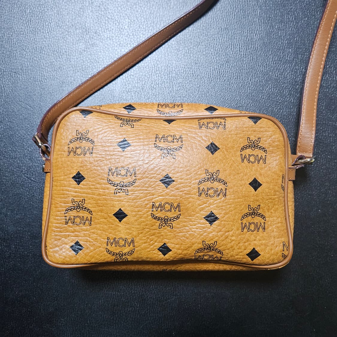 MCM 비세토스 크로스백 미니 꼬냑 상품이미지3