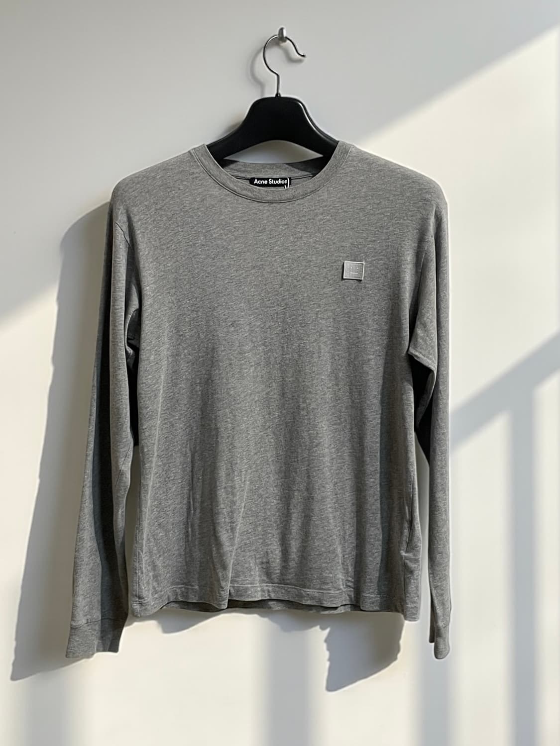 아크네 스튜디오 롱슬리브 티셔츠 상품이미지1