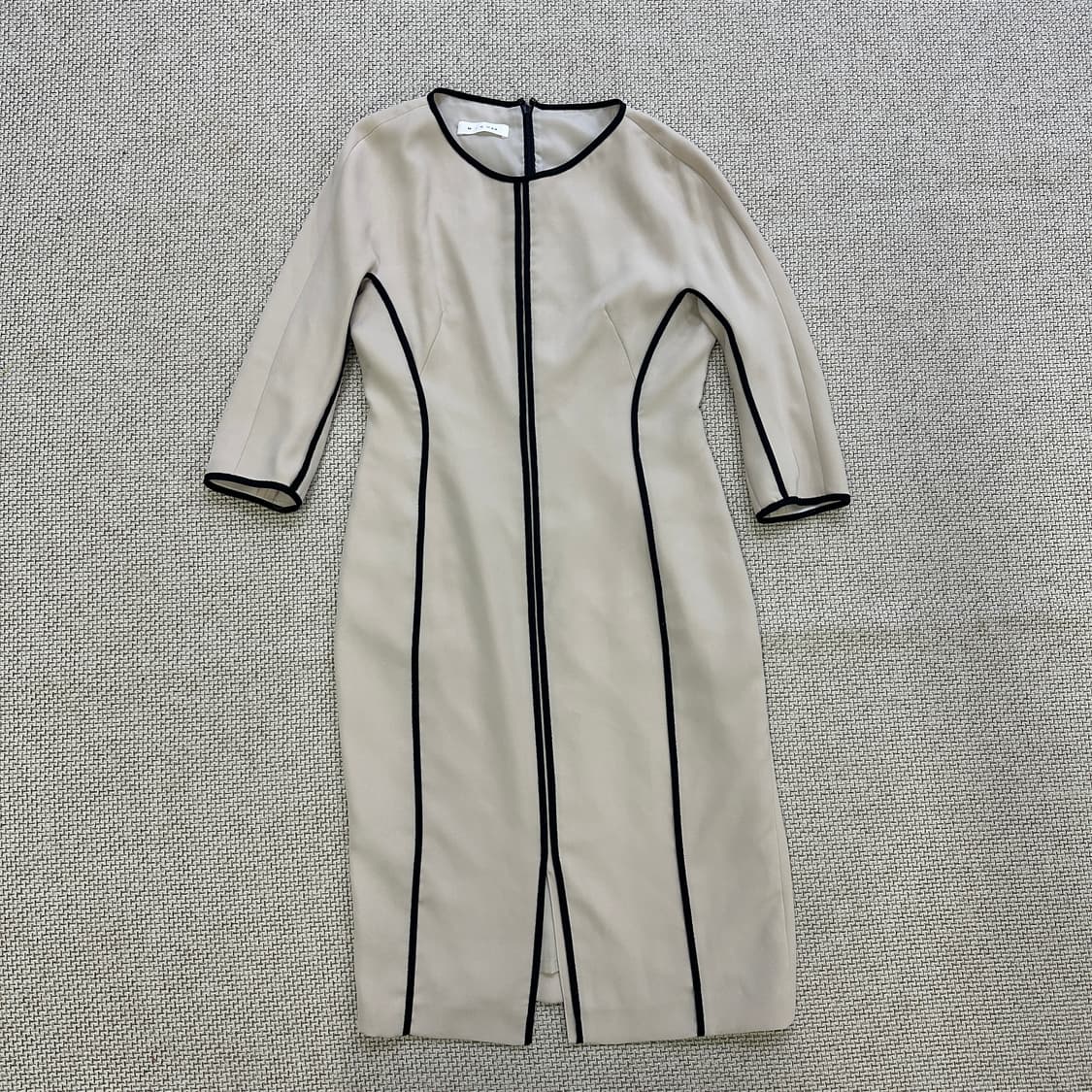 91-103-165 미샤 배색라인 슬림핏 원피스 0420D 상품이미지1