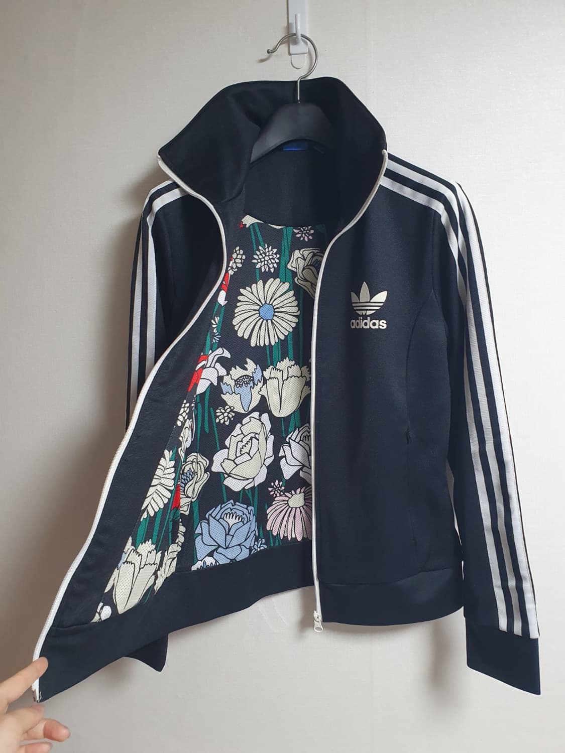 아디다스 유로파 트랙탑 가든 플라워 패턴 져지 블랙 95 상품이미지4