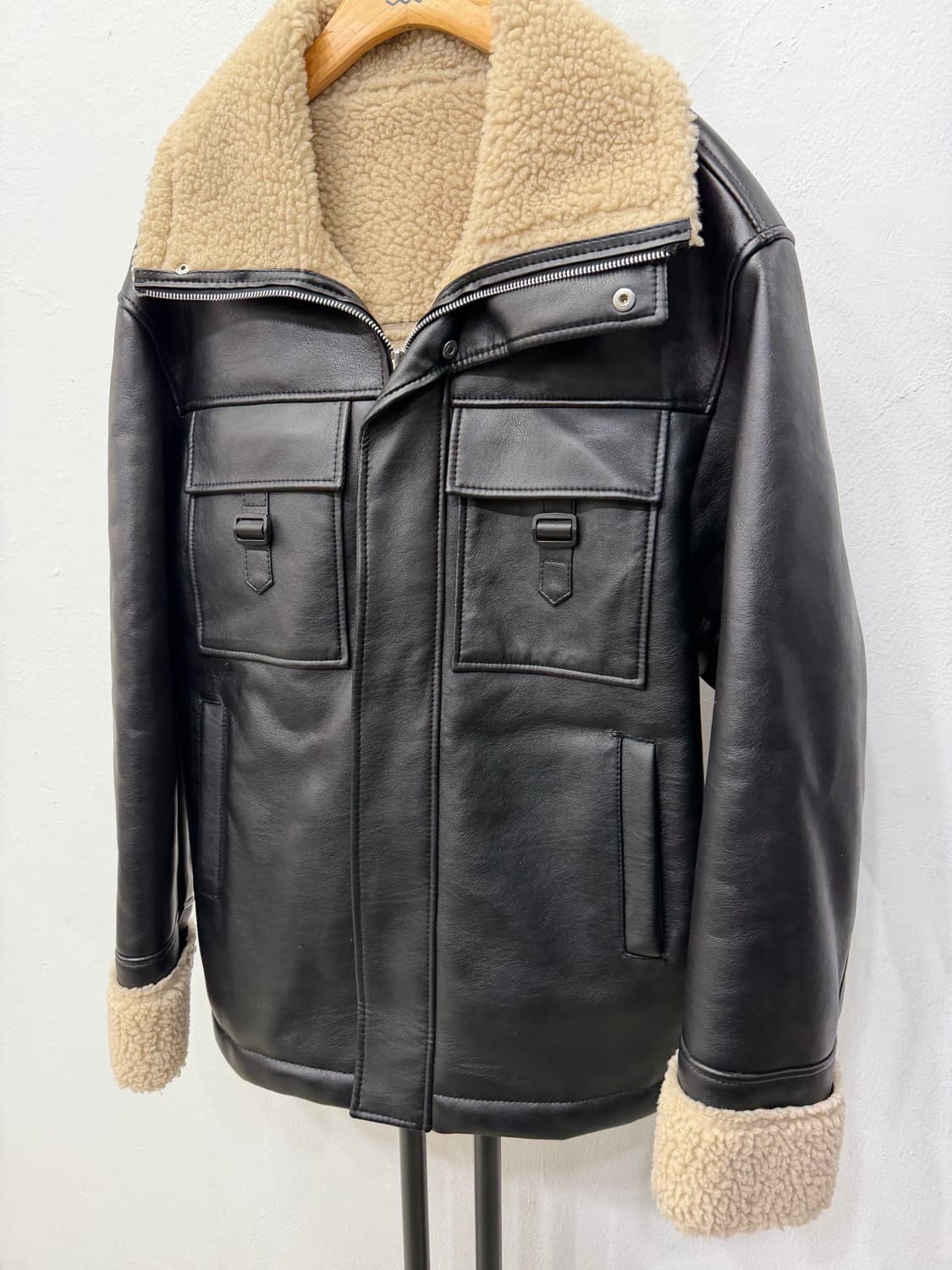 정품) 스페로네 남성 블랙 무스탕 가죽 자켓 XL 상품이미지3