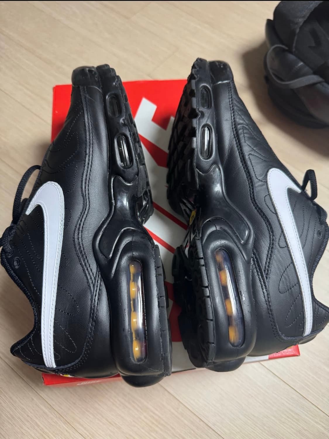 나이키 에어 맥스 플러스 티엠포 블랙 화이트(w275) 상품이미지4