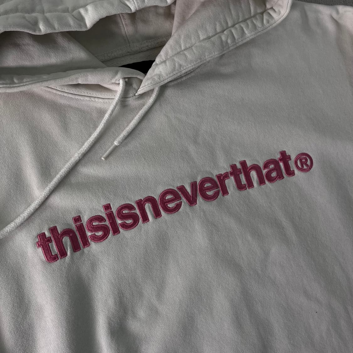 105 디스이즈네버댓 핑크 로고 후드티 상품이미지2