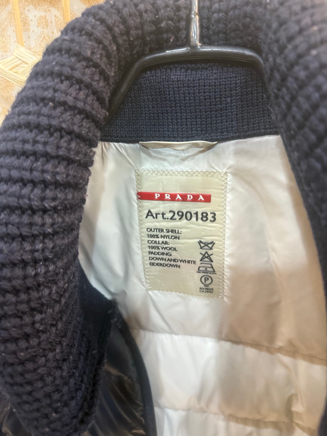 40/55-66 정품 프라다 패딩 팝니다 상품이미지3