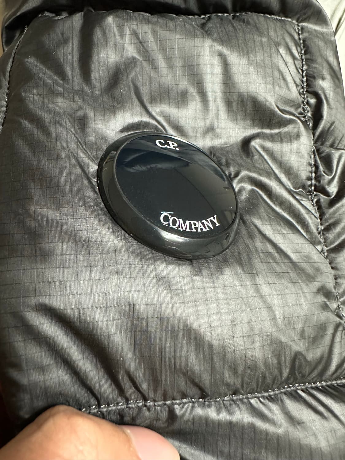 CP컴퍼니 DD쉘 패딩 블랙 54 xxl 24fw 상품이미지3