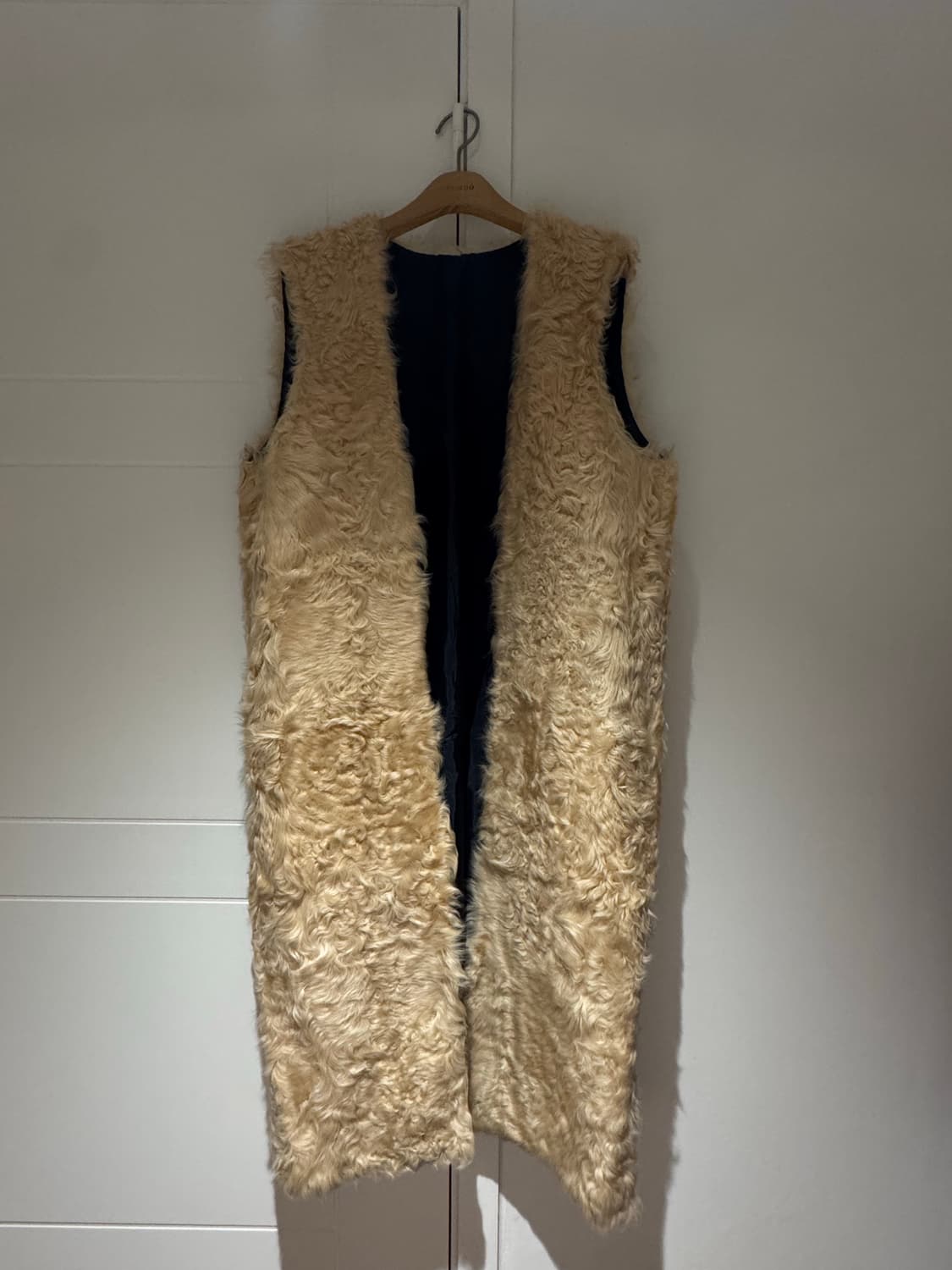 양털 롱베스트 네이비 상품이미지1