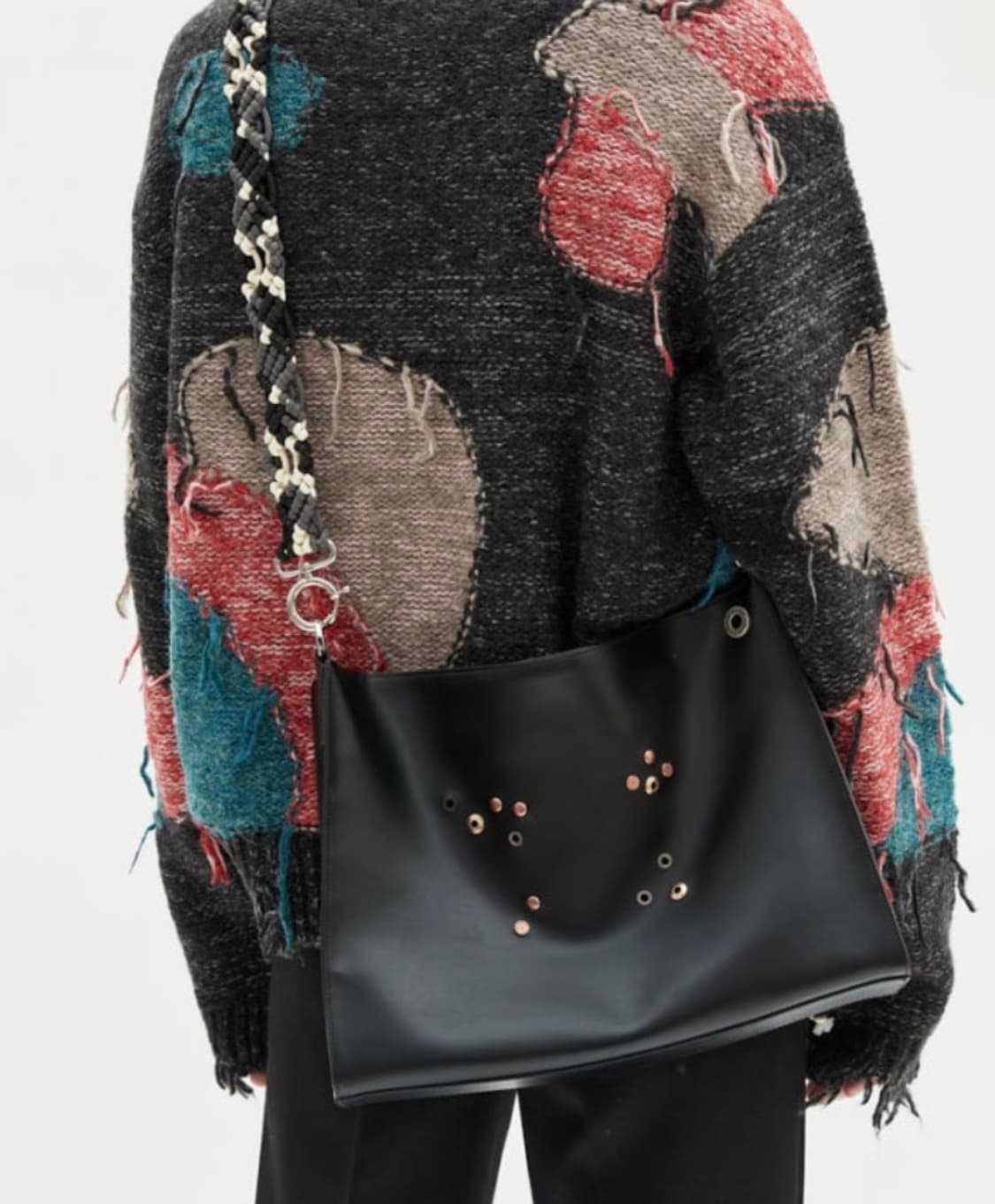 앤더슨벨  쿤달 아일렛 패치 레더백  상품이미지2