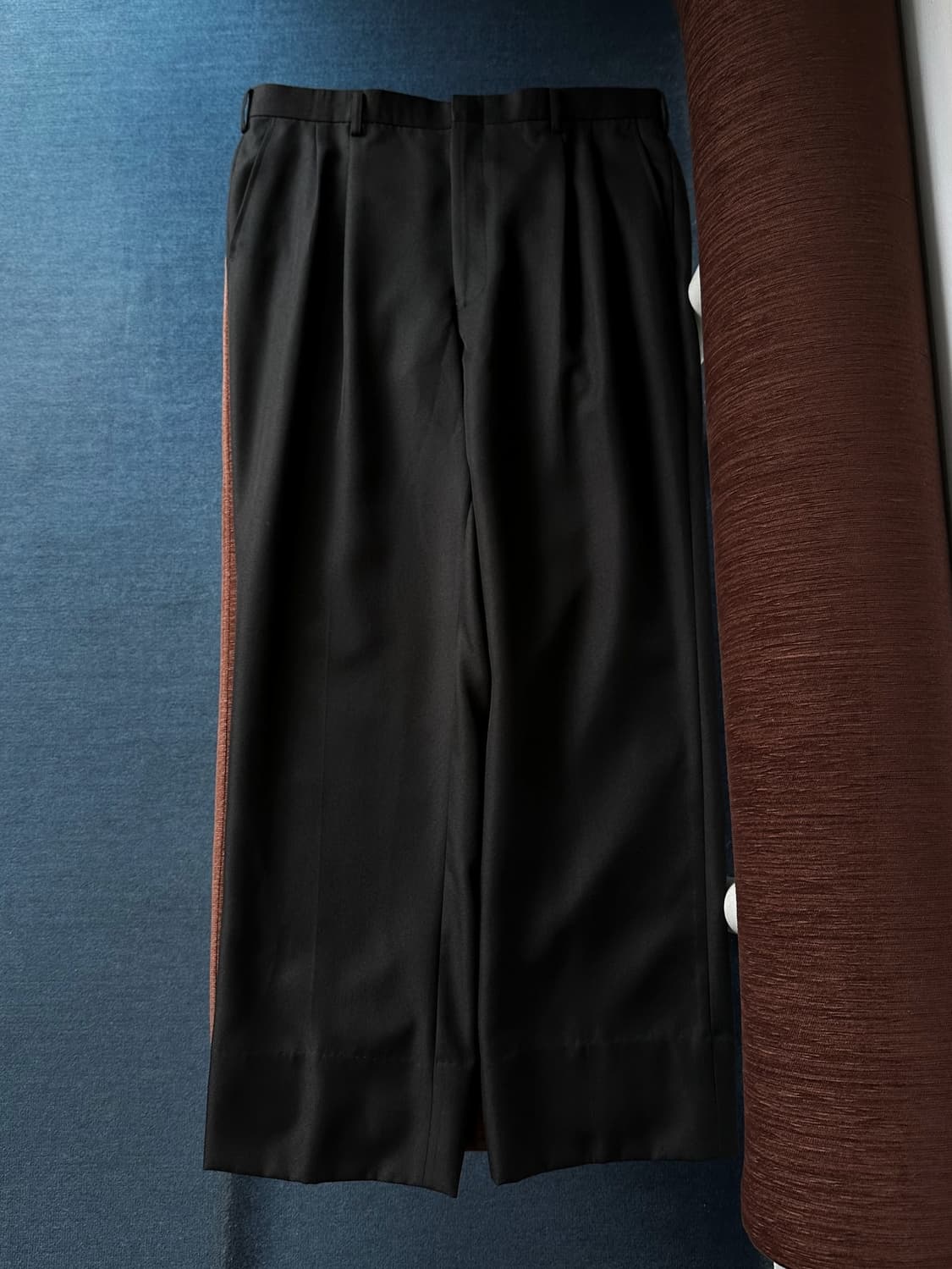 Poly twill fabric 2 pleats wide trousers 상품이미지9