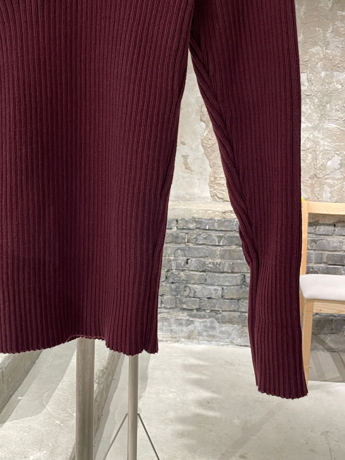 마틴 로즈 버건디 슬림 V넥 패치 스웨터 상품이미지5
