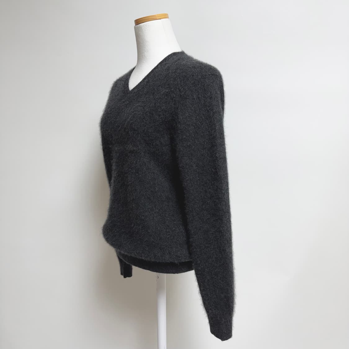 [캐시미어 100%] 유니클로 차콜 V넥 니트 M 상품이미지2