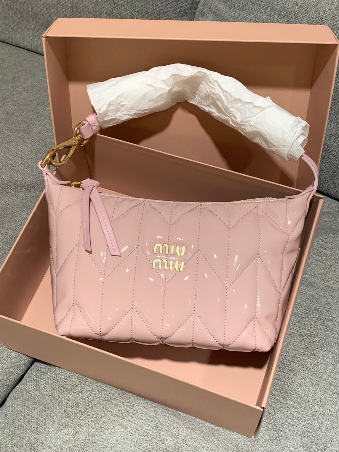 미우미우 스피릿 마테라쎄 페이던트 호보백 앨러배스터 핑크 5ne841 상품이미지1