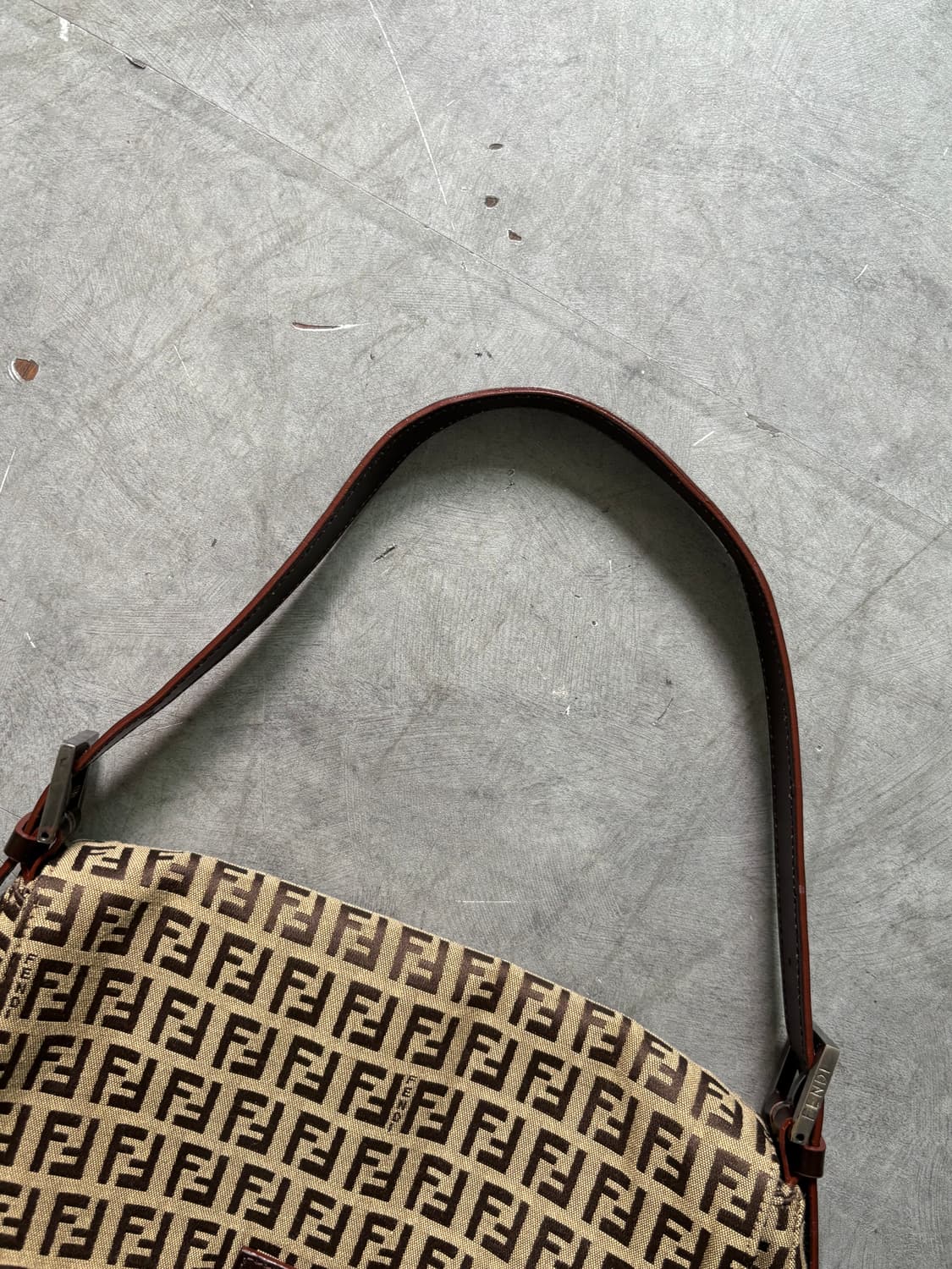 Fendi 펜디 FF 주카 패턴 숄더백 상품이미지4