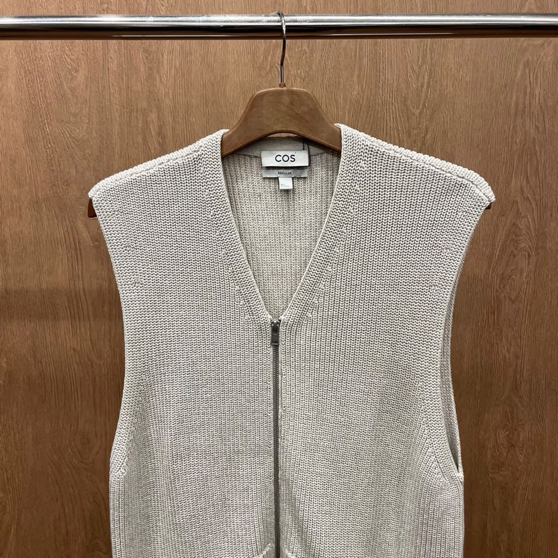 코스 니트 슬리브리스 롱 가디건 지퍼 클로징 더블 포켓 디테일 그레이 상품이미지4