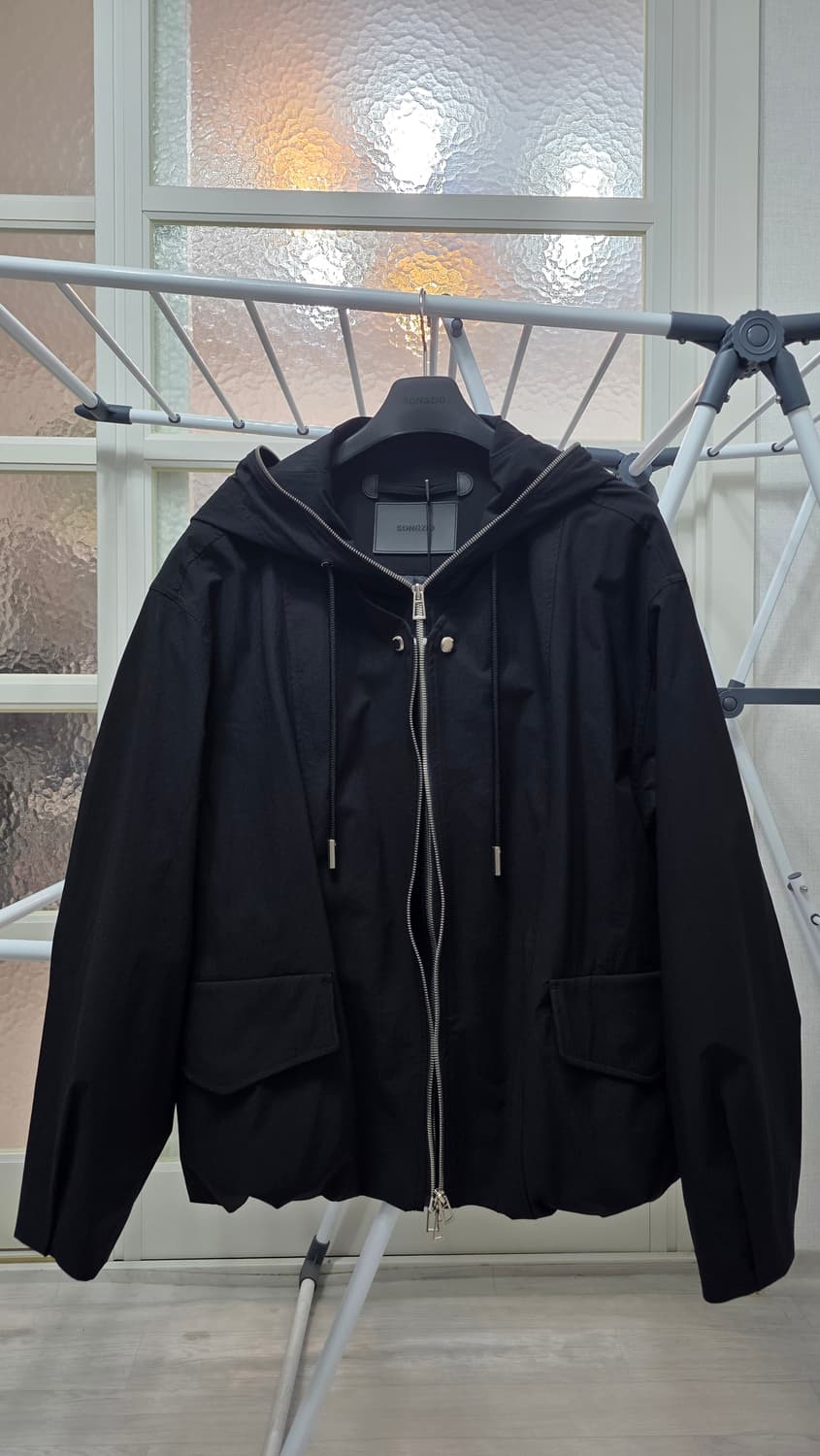 송지오 컬렉션 멀티 다트 엠브로이드 후드 점퍼 블랙 상품이미지1