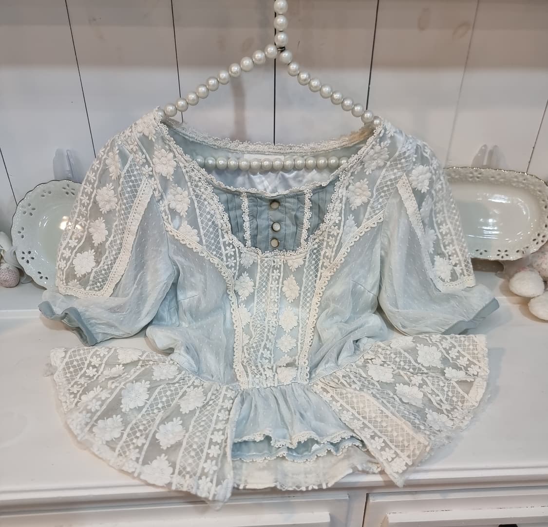 리즈리사(Liz Lisa) 소다크림 블루 레이스 페플럼 블라우스 상품이미지4