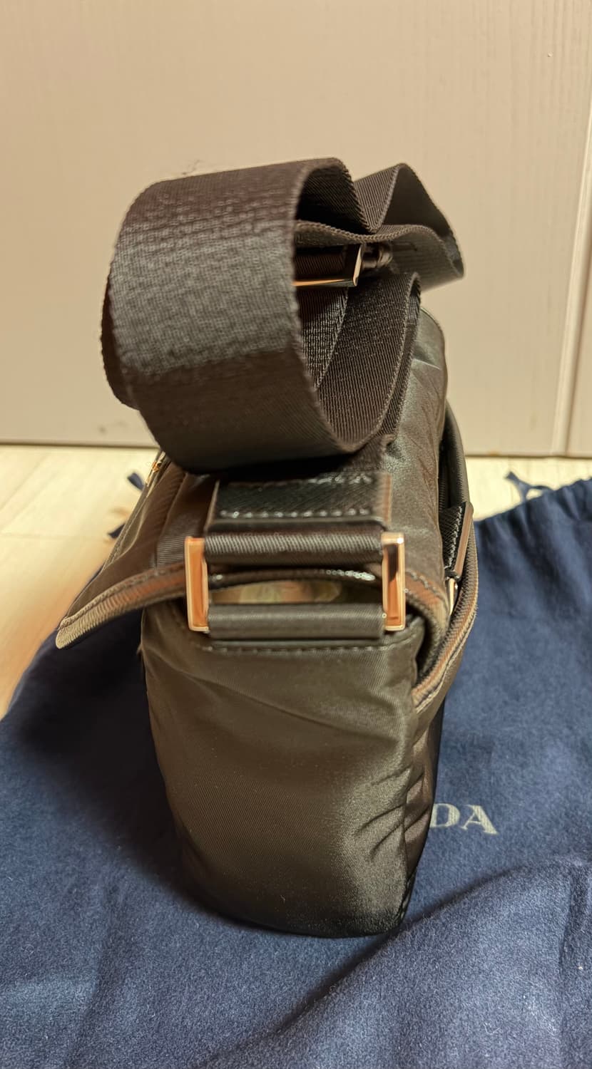 프라다 리나일론 및 사피아노 가죽 숄더백 2VD070 판매합니다. 상품이미지3