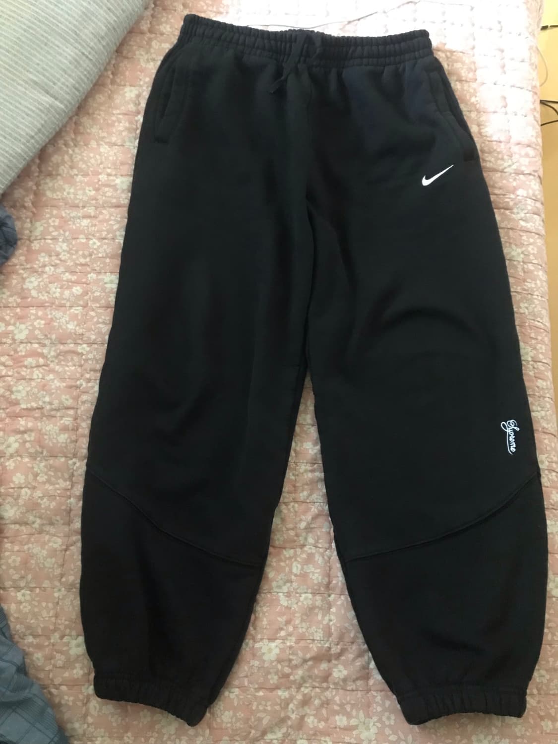 슈프림 나이키 스웨트팬츠 스웻팬츠 25ss 상품이미지1