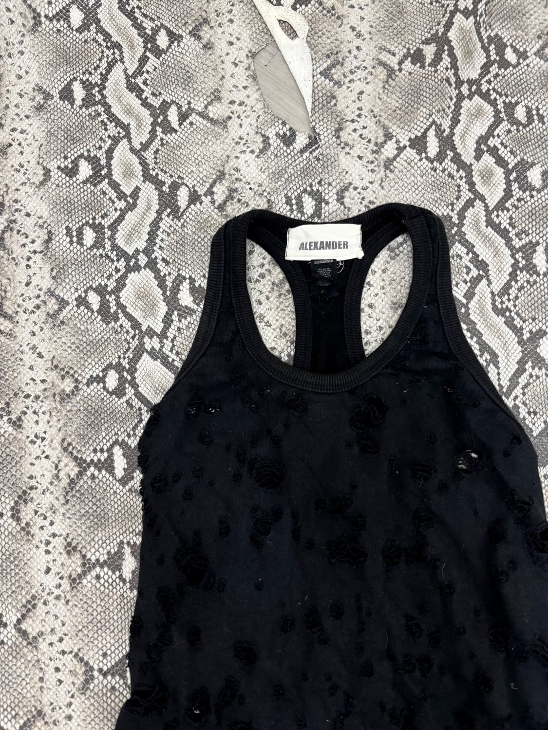 “Alexander” Black Damaged Sleeveless 상품이미지4
