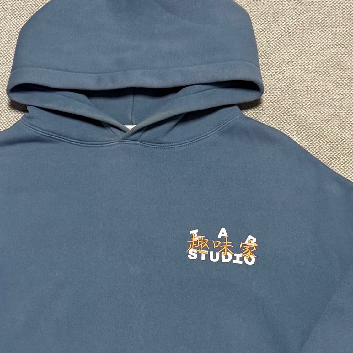아이앱 스튜디오 x 취미가 애쉬 블루 후드티 상품이미지2