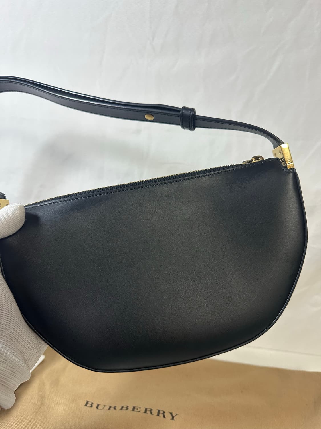 버버리 올림피아 미니숄더백 블랙 (OS) 상품이미지3