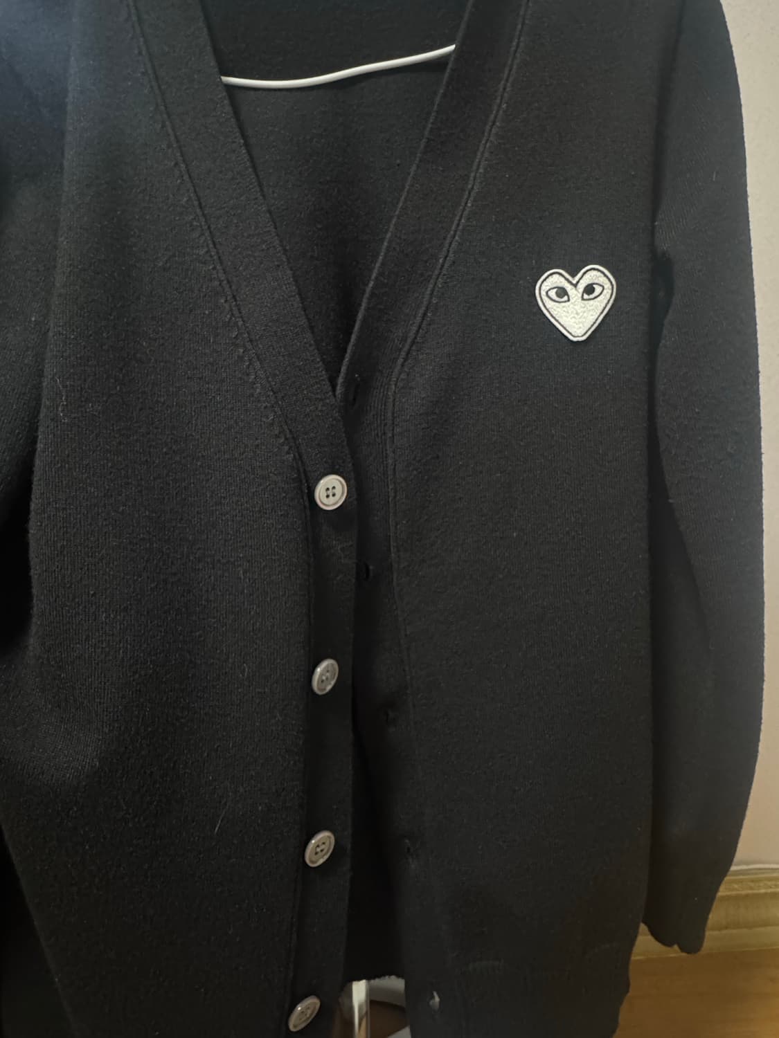 꼼데가르송 화이트 하트 가디건 블랙 상품이미지2