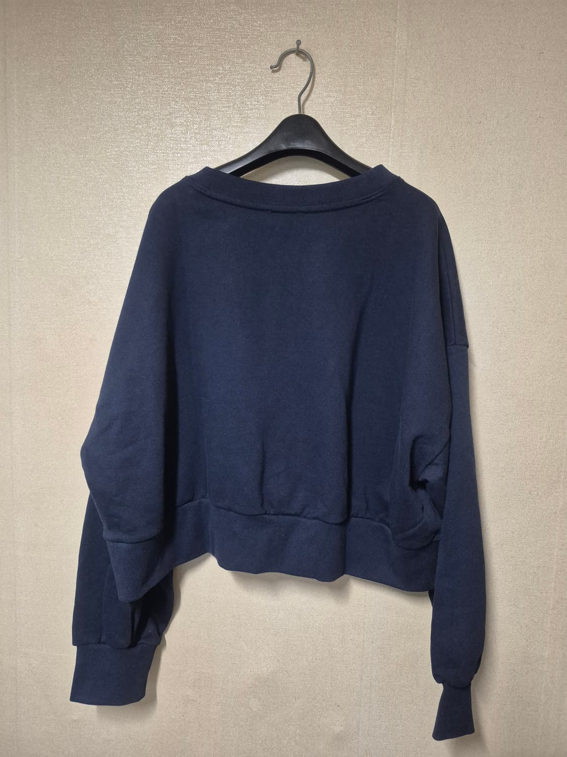 새옷 캘빈클라인진 브이넥 크롭 맨투맨 상품이미지5