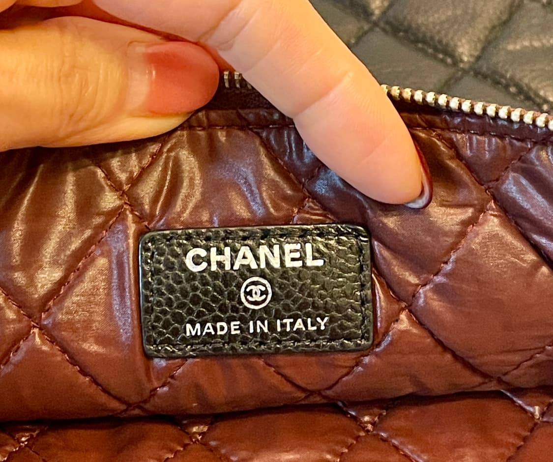 샤넬 Chanel 캐비어 퀼팅 클러치 라지사이즈(블랙/은장) 19번대 상품이미지3