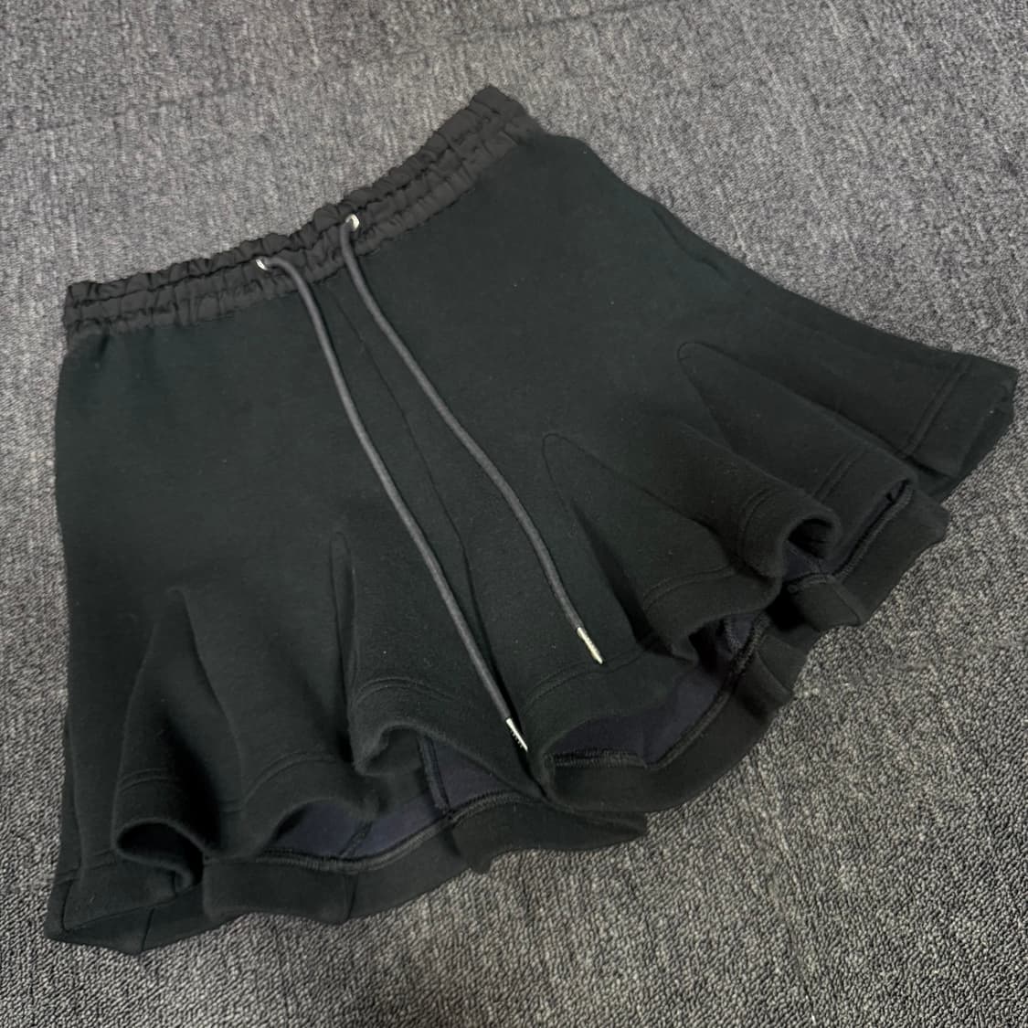 Sacai 사카이 23ss 드로스트링 플레어 쇼츠 팬츠 상품이미지3