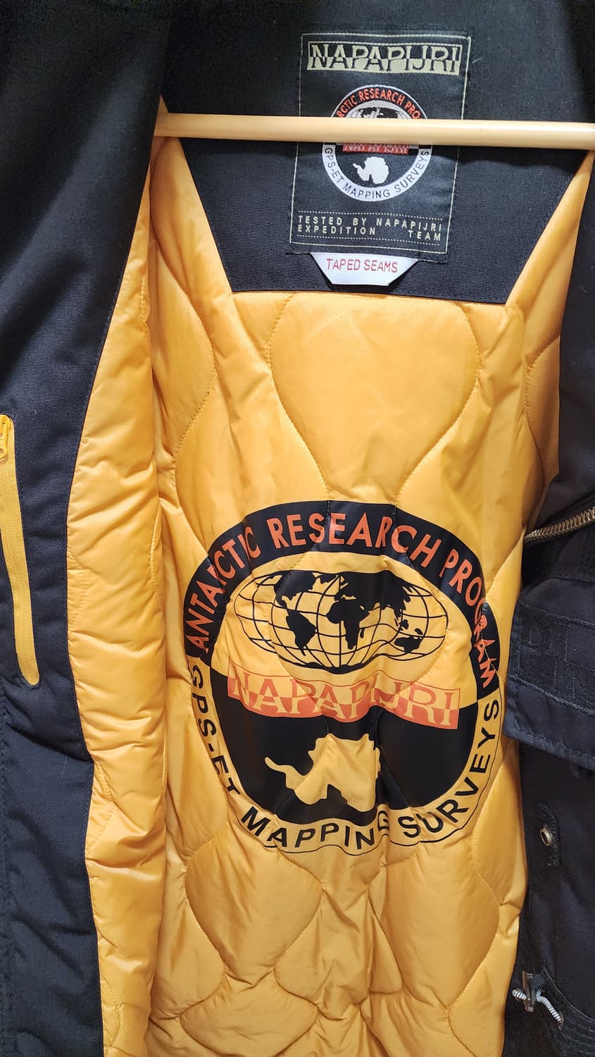 나파피리(NAPAPIJRI) 국내매장판 패딩 점퍼 상품이미지8