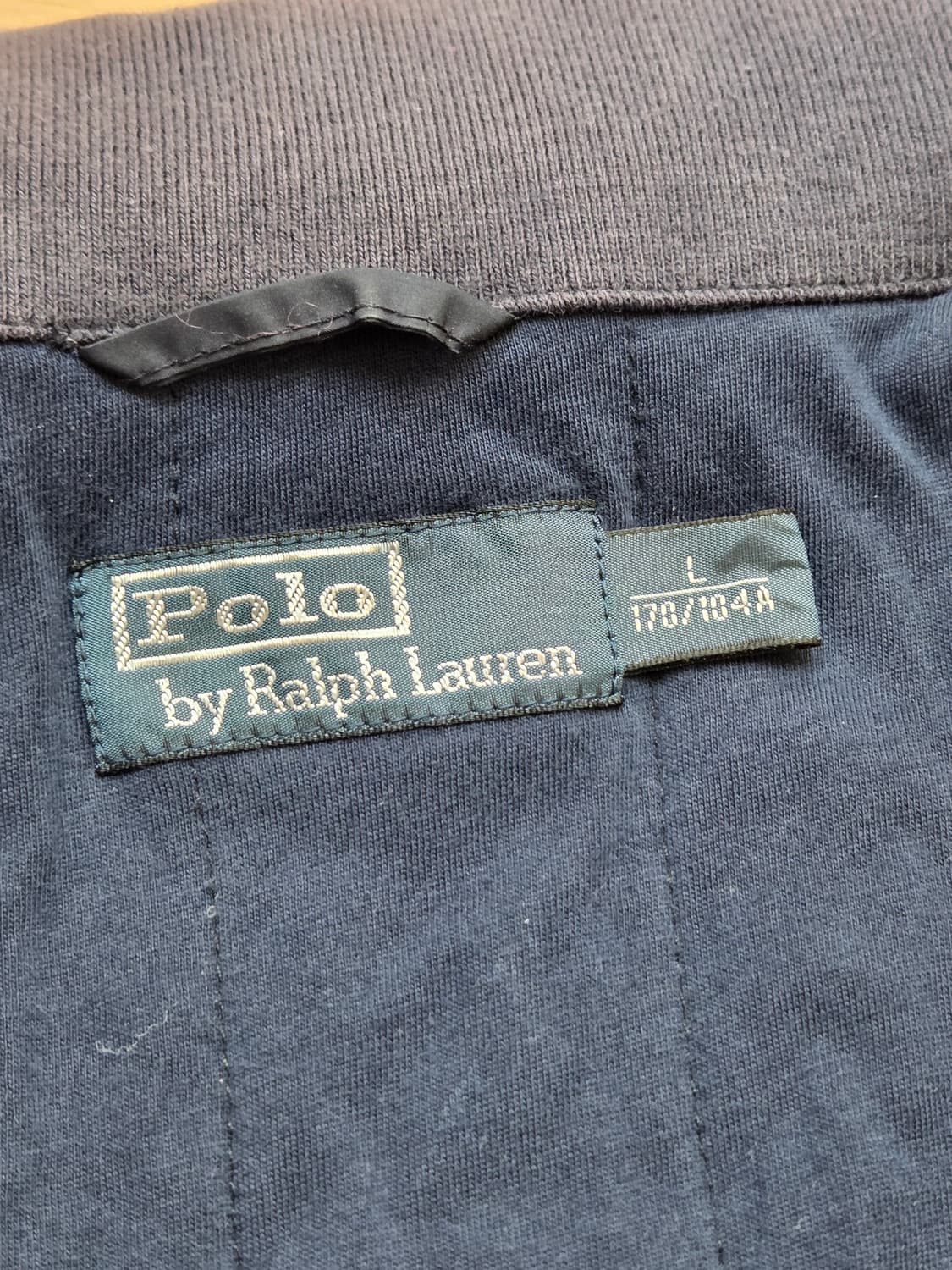 랄프로렌 네이비 자켓 L사이즈 판매합니다. 톤 다운된 네이비 색상이라서  상품이미지3