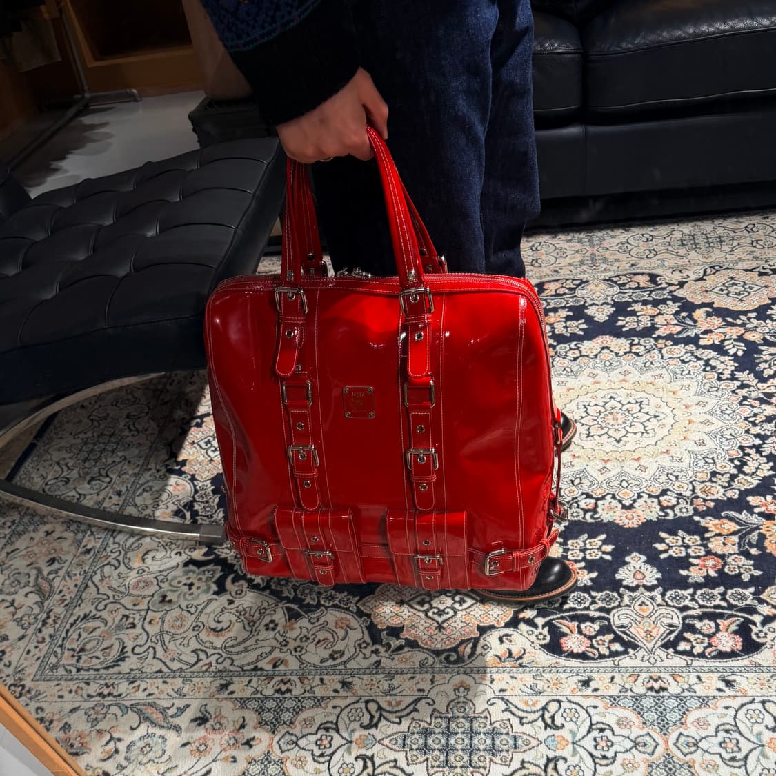 MCM 엠씨엠 클래식 에나멜 라지 토트백 상품이미지2