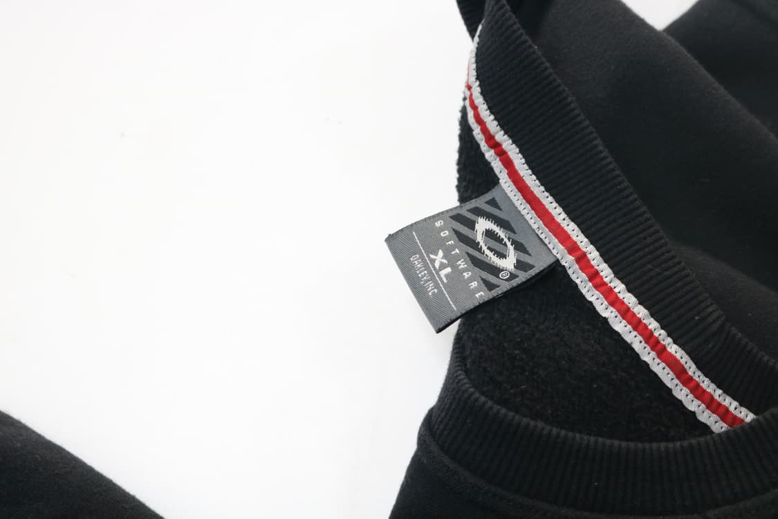 오클리 빈티지 소프트웨어 블랙 센터 로고 맨투맨 상품이미지9