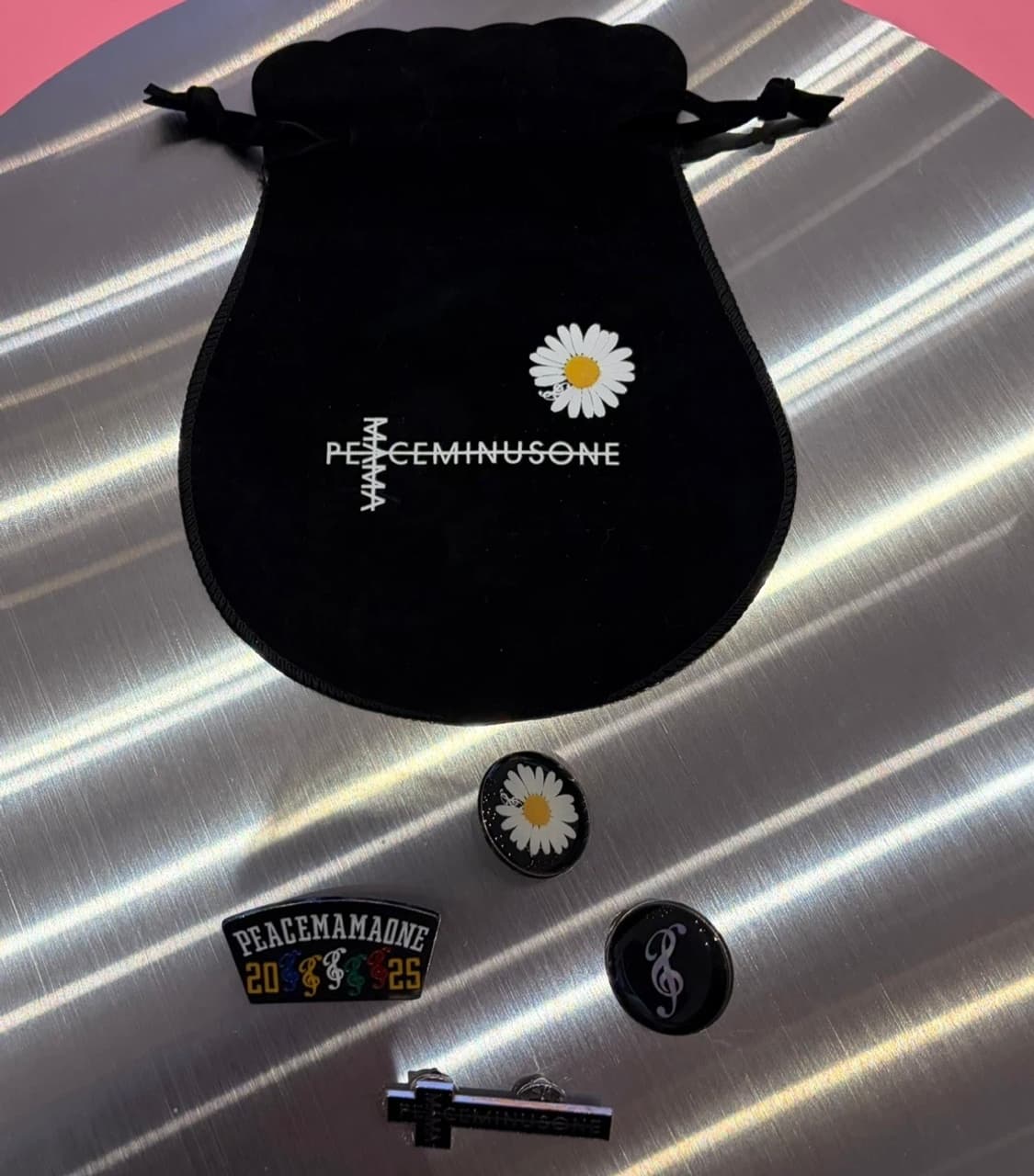 피스마이너스원 뱃지 정가양도 상품이미지1