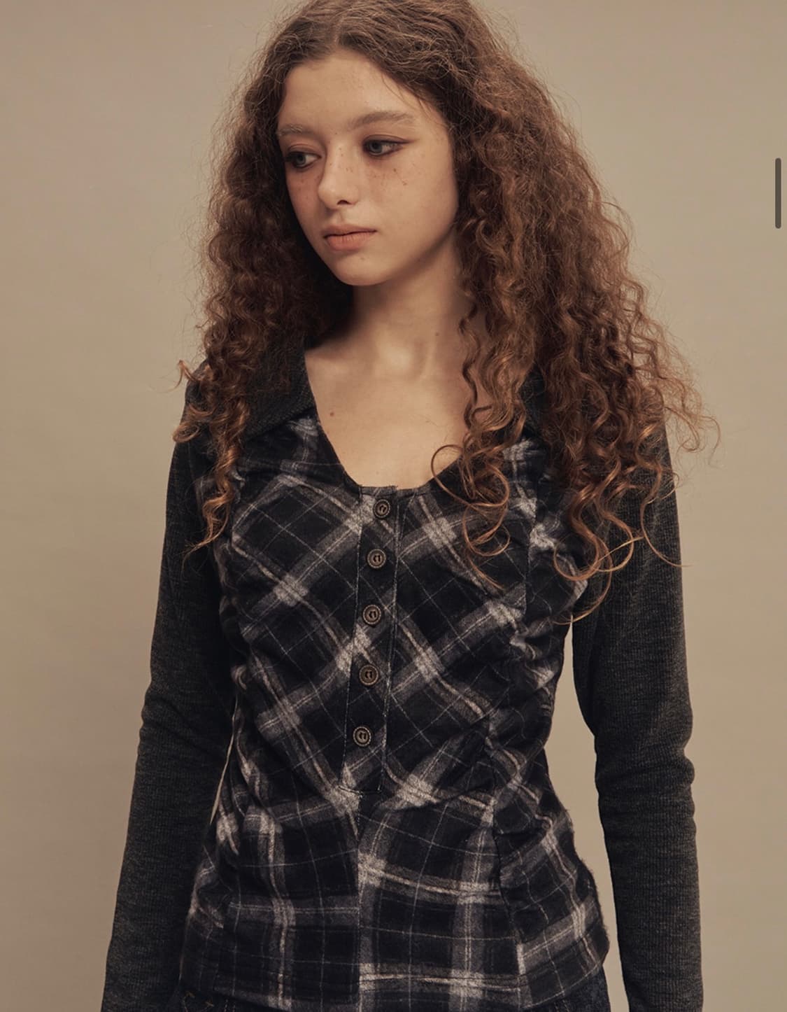 쎄쎄쎄 라비린스 체크셔링탑 차콜 상품이미지3