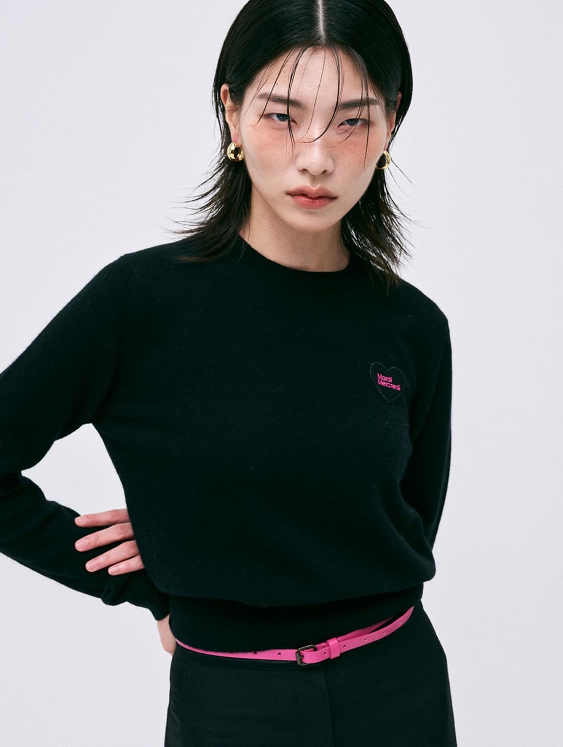 마르디 메크르디 라쿤 블렌드 라운드넥 하트 로고 니트 블랙 상품이미지1