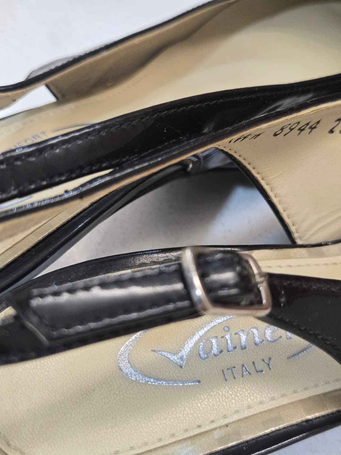 Vainett 블랙 에나멜 슬링백 힐 235 가격인하 상품이미지5