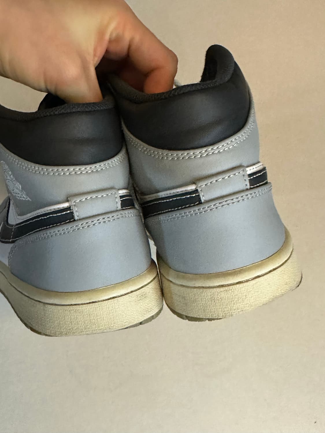 나이키 에어 조던 1 미드 스모크  상품이미지4