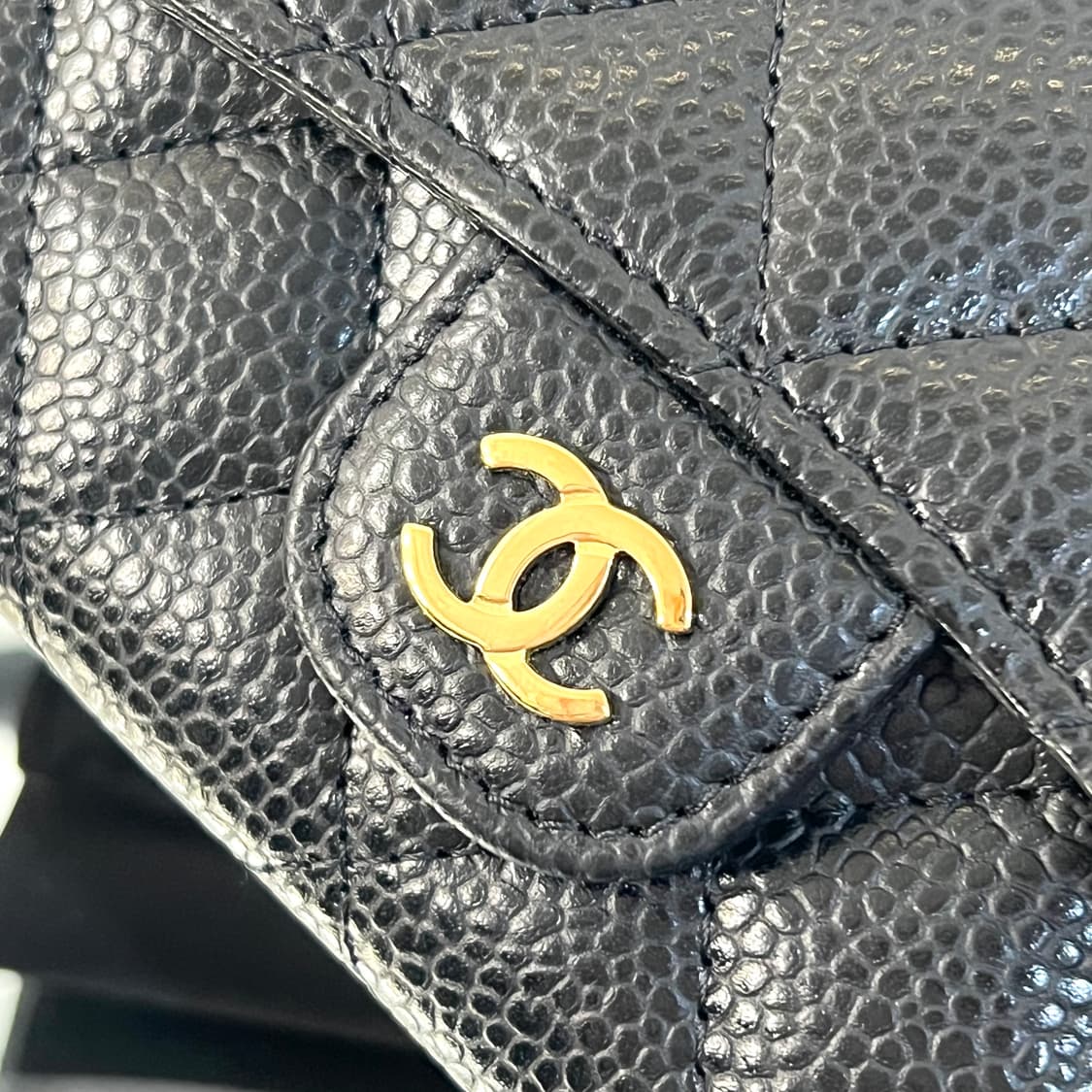 [새상품급] 샤넬 캐비어 클래식 똑딱이 카드지갑 블랙 금장 상품이미지3