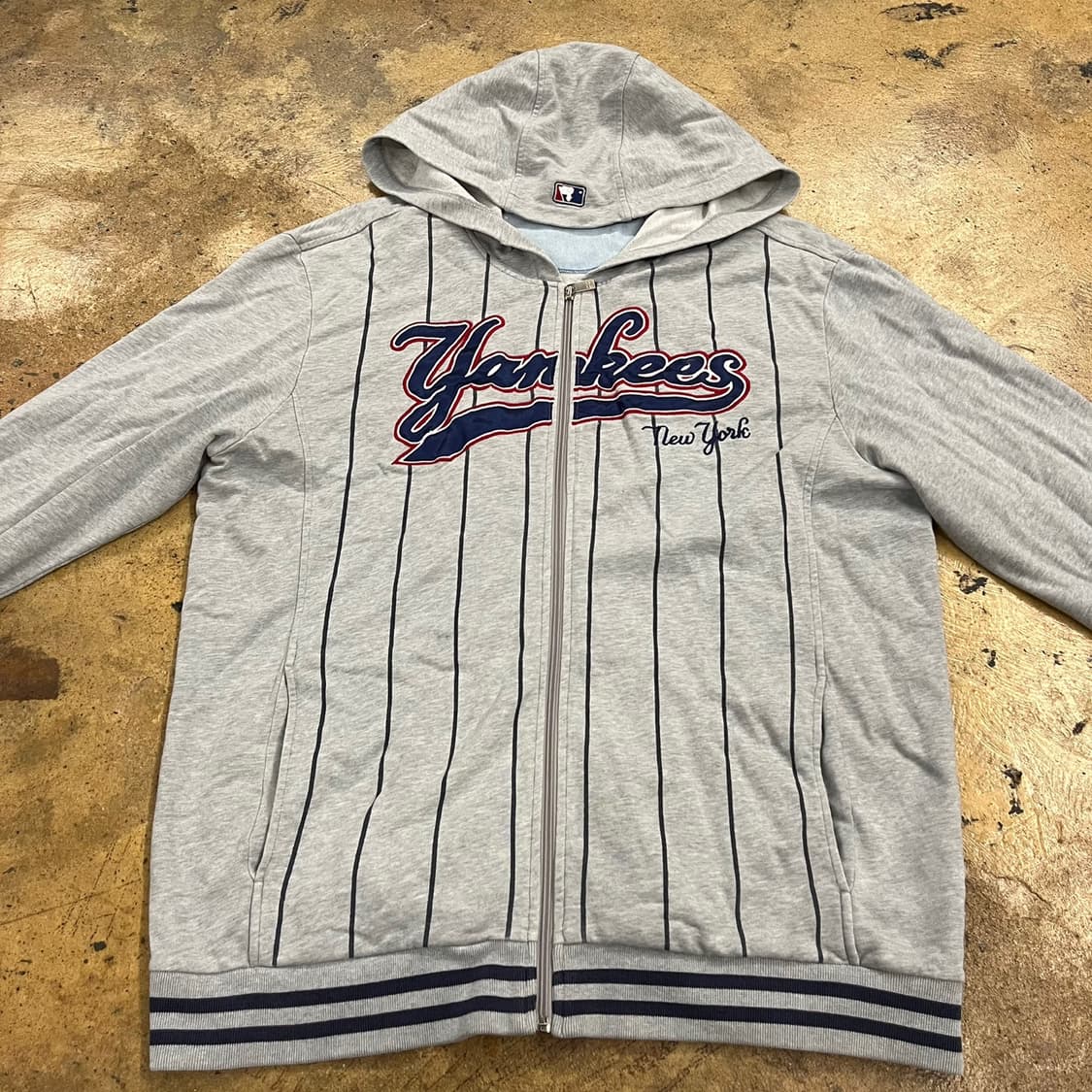 엠엘비 양키스 그레이 스트라이프 후드집업  상품이미지3