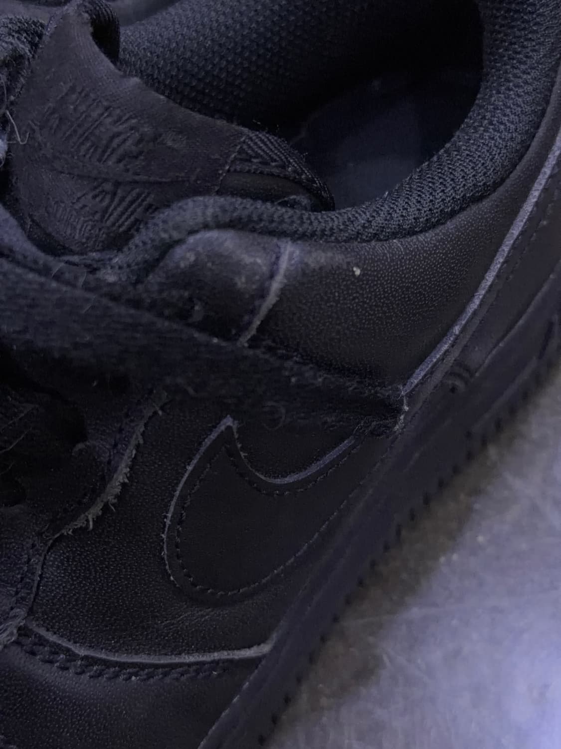 나이키 에어포스 1 07 트리플블랙 로우 235 상품이미지6