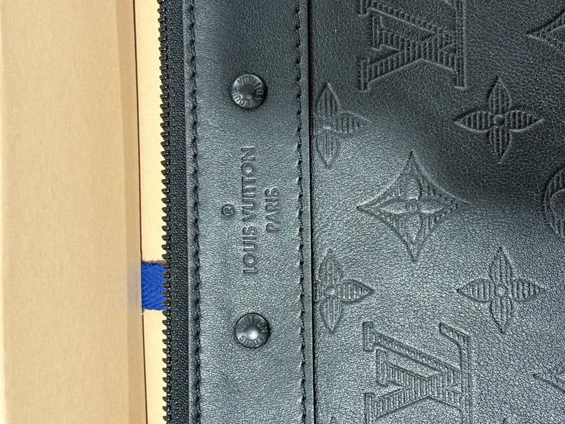 루이비통 모노그램 쉐도우 포쉐트 클러치 상품이미지3