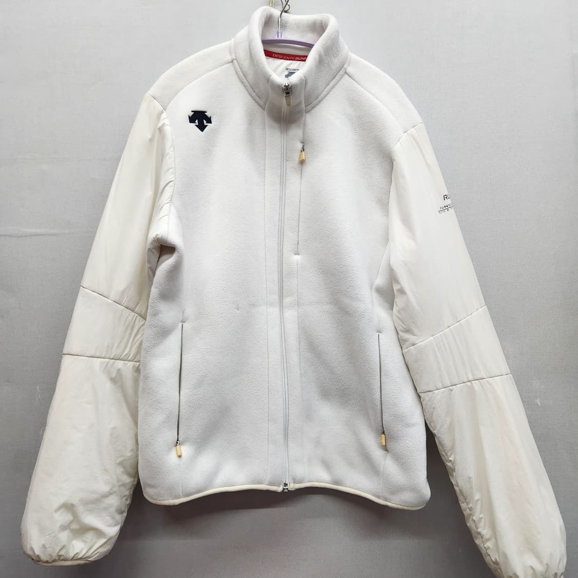 데상트 하이브리드(몸후리스/소매점퍼) 집업 상품이미지1