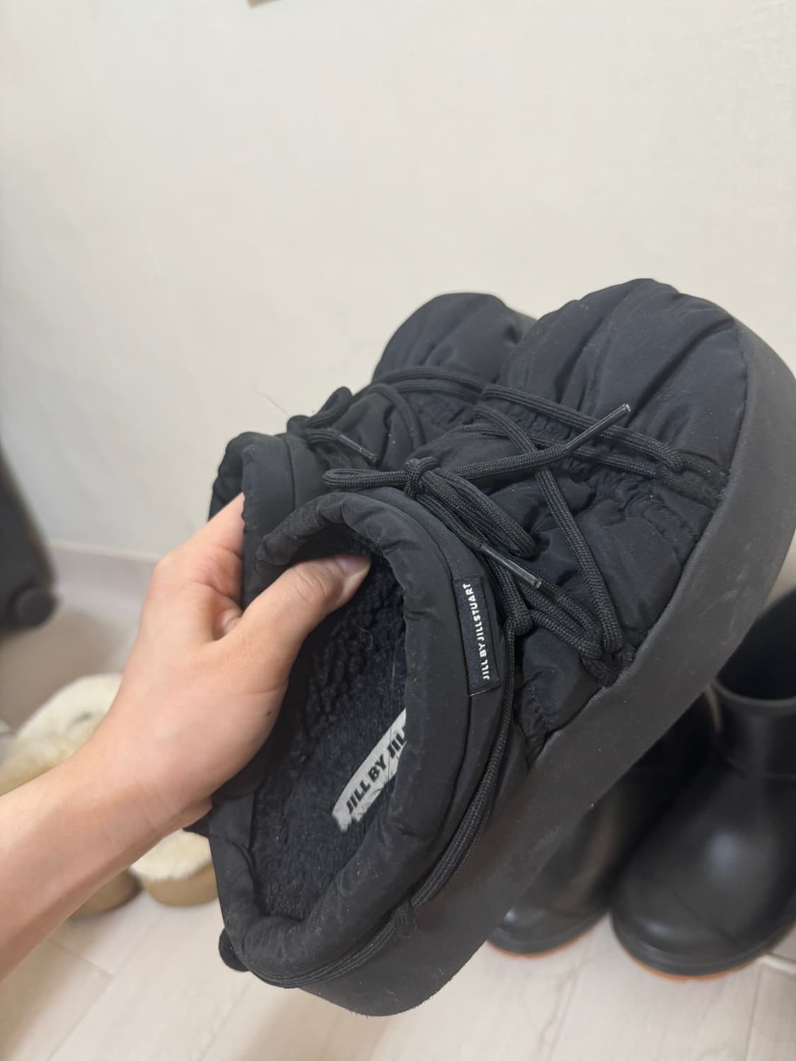 질바이질스튜어트 패딩 뮬 슬리퍼 상품이미지2