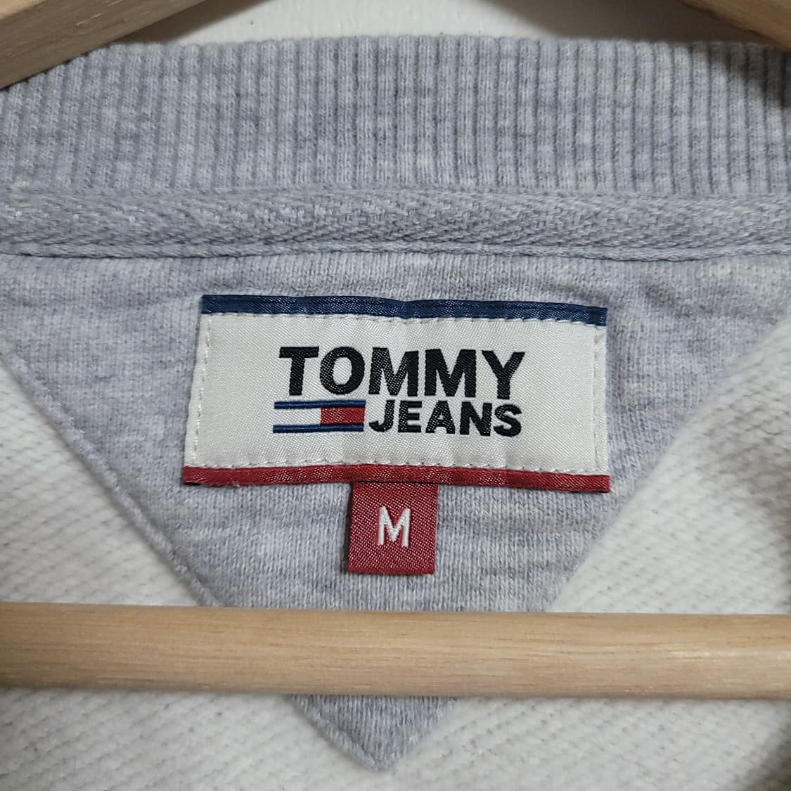 (M) TOMMY JEANS 타미진스 여성 맨투맨 티셔츠 그레이 상품이미지2