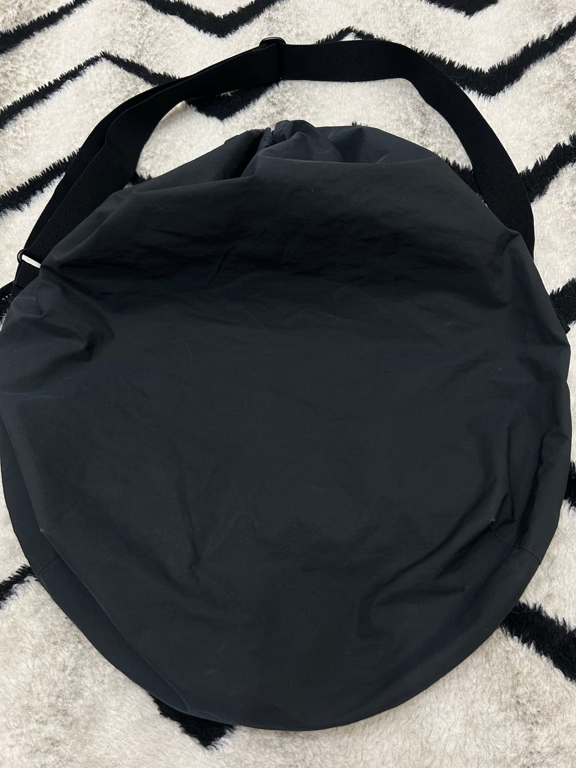 유니클로U 스트링 크로스백/다크그레이 상품이미지3