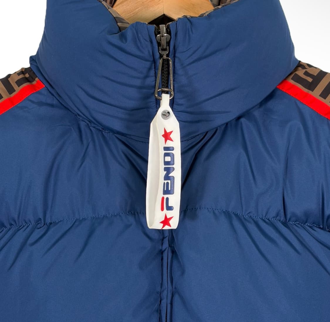 [S] 펜디 x 휠라 여성 모노그램 리버시블 로고 크롭 푸퍼 숏패딩 자켓 상품이미지5