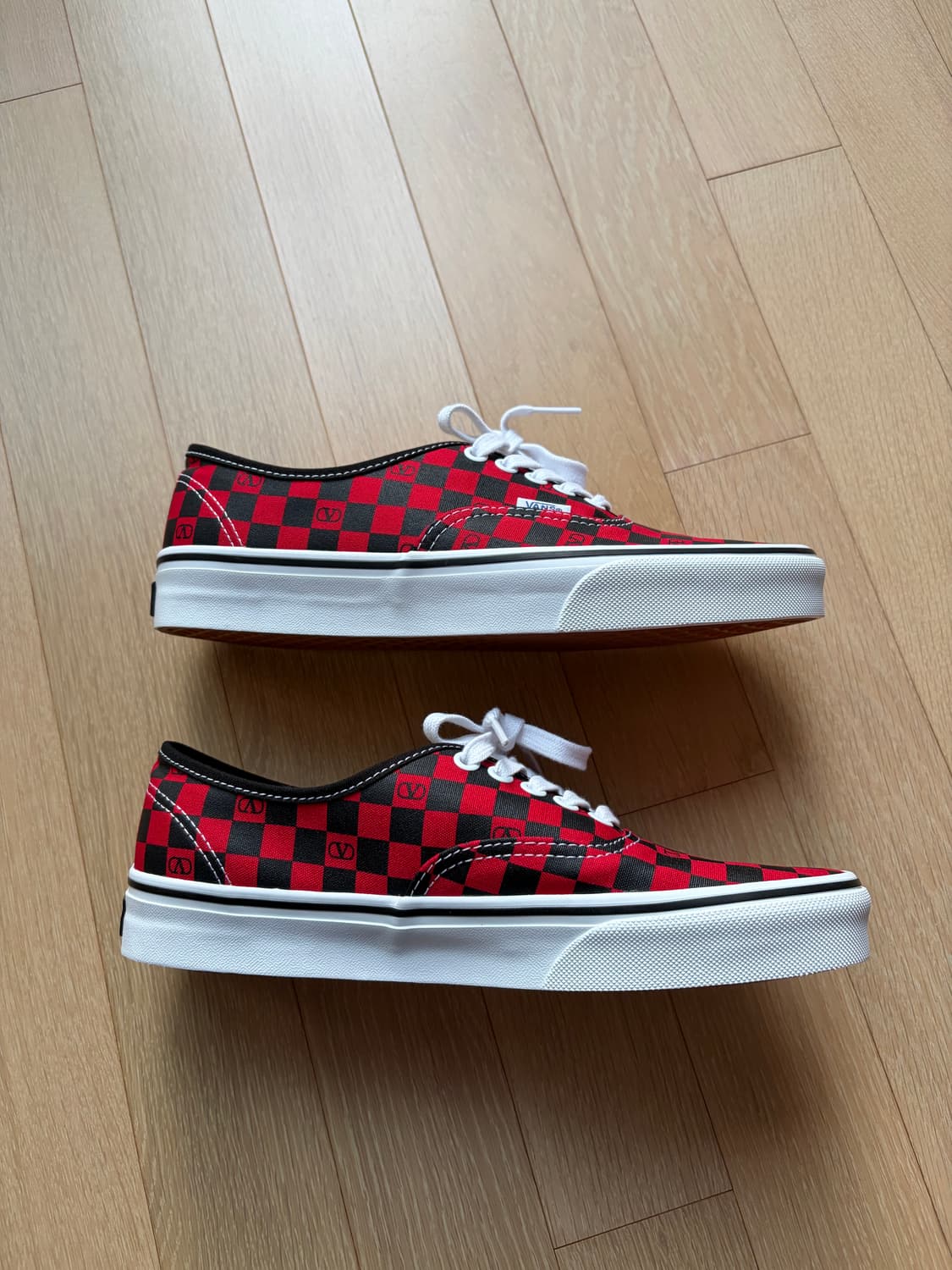 발렌티노 반스 브이로고 체커보드 스니커즈 상품이미지3