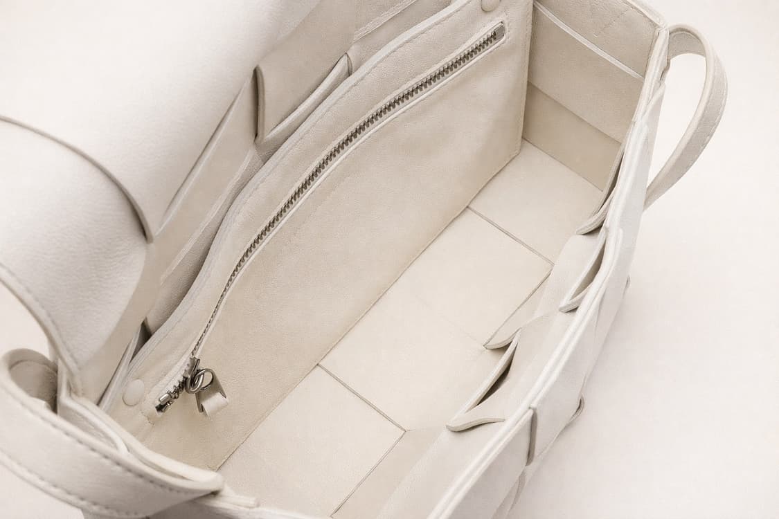 [A급] 보테가베네타 578004 화이트 카세트백 판매합니다!!! 상품이미지3