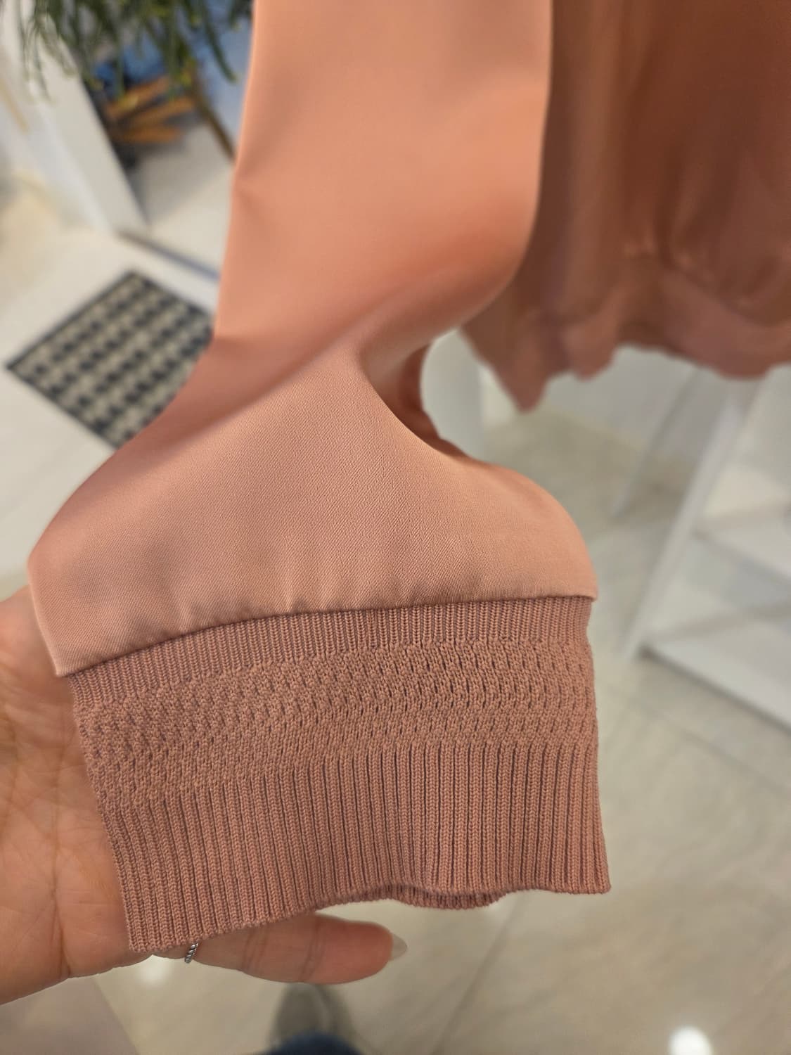 에스까다 화이트라벨 새틴 맨투맨 M 상품이미지4